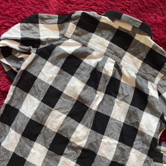 Forever 21 black and white plaid button down shirt - Picture 9 of 15